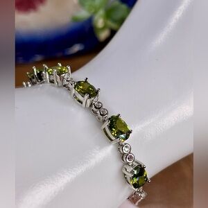 3.86CT PERIDOT & Topaz Silver Bracelet. 925